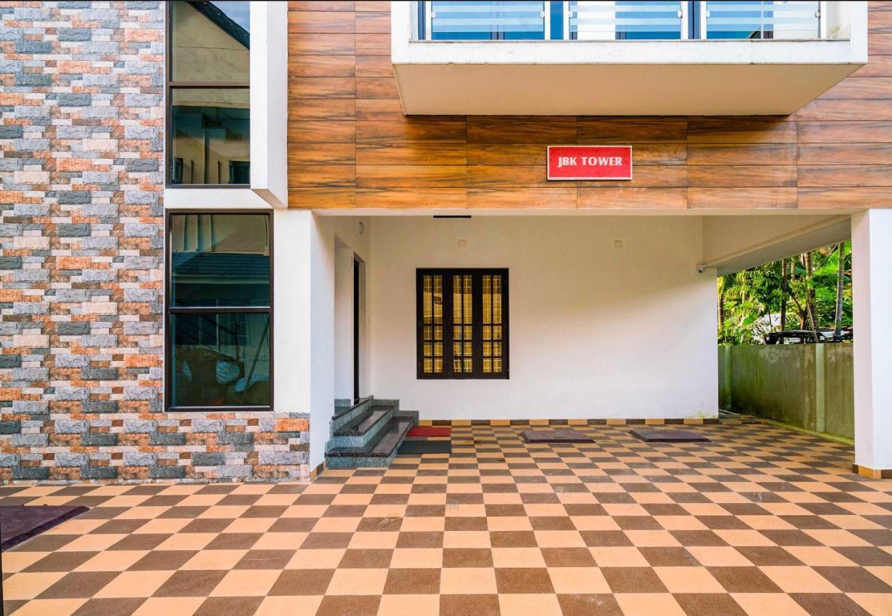 Hotel O Thykoodam Apartments Kochi Exterior foto