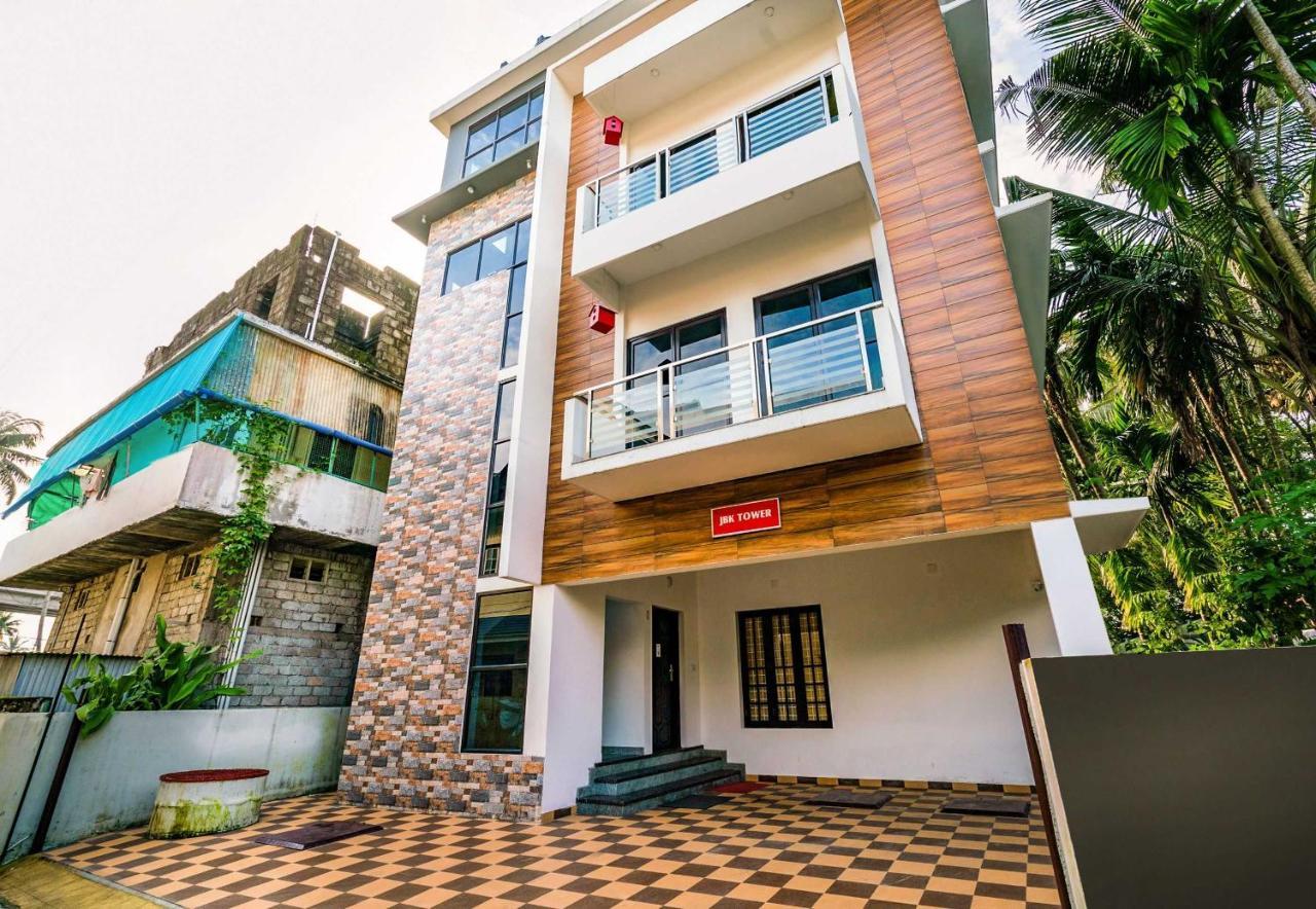 Hotel O Thykoodam Apartments Kochi Exterior foto