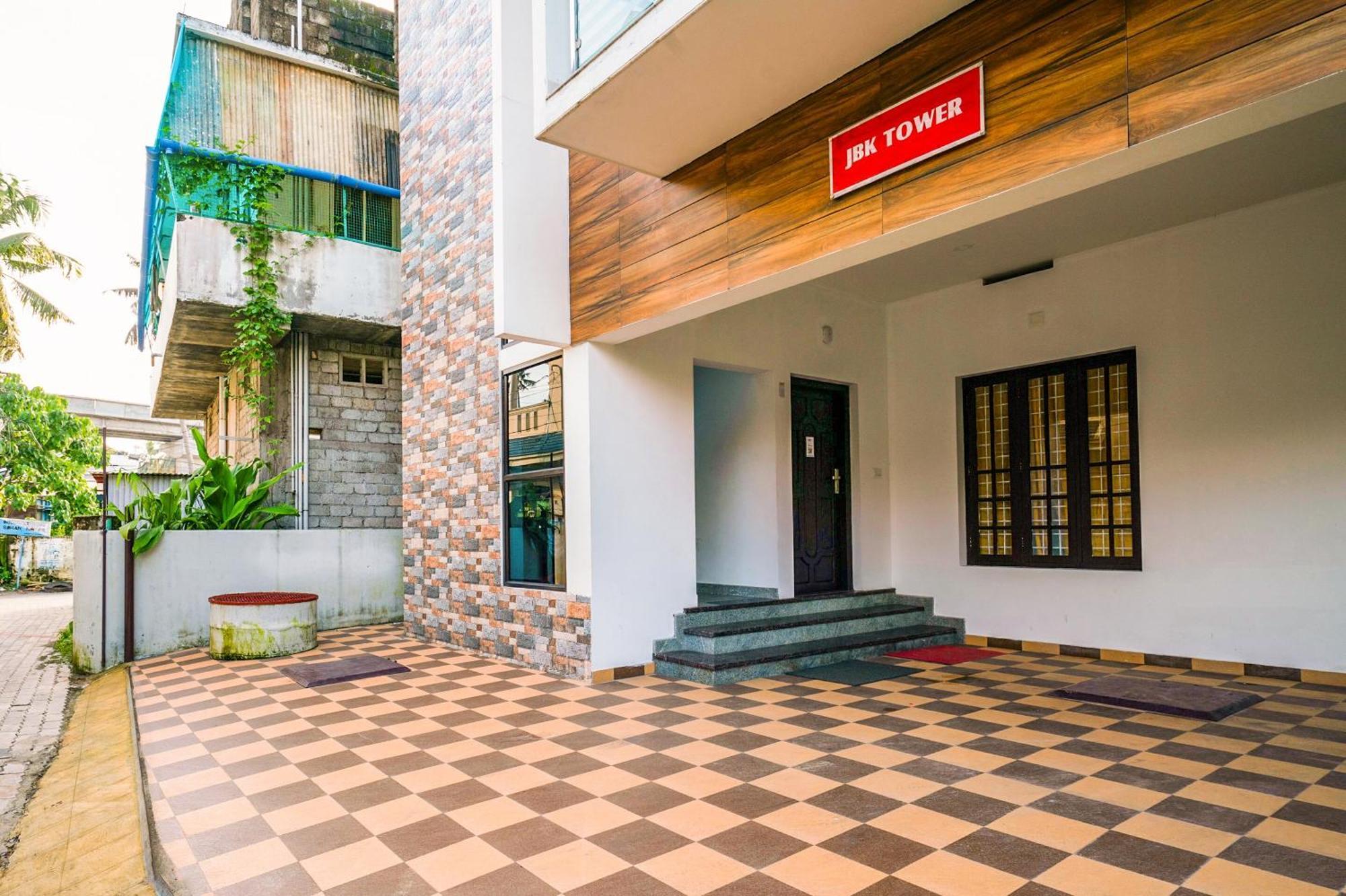 Hotel O Thykoodam Apartments Kochi Exterior foto
